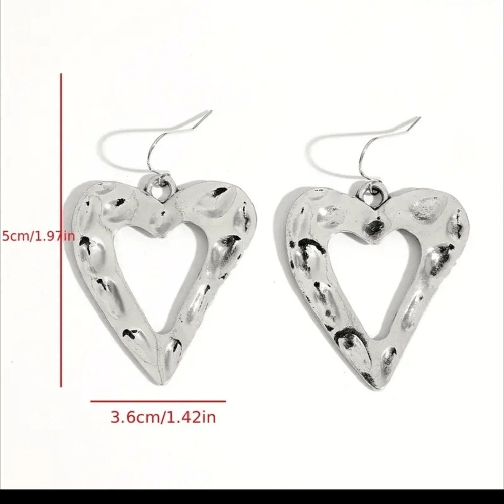 ❤️ Heart Earrings